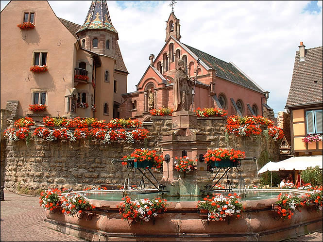 La place du château à Eguisheim